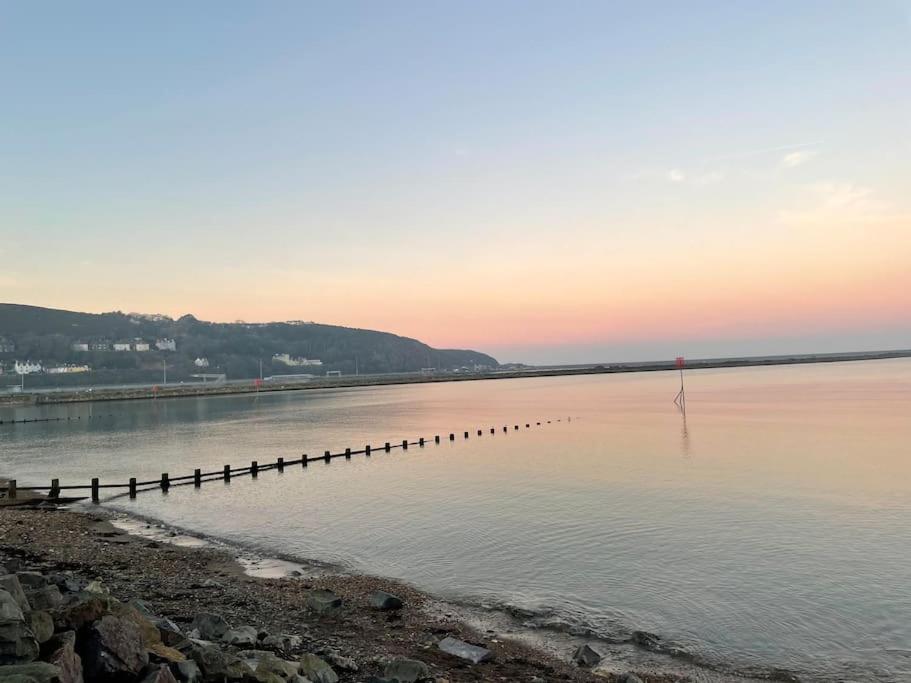 The Hut@Trefechan Wen - Coastal Coziness! Goodwick 外观 照片